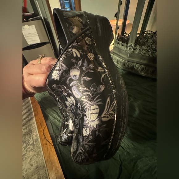 Size 36 Dansko Nursing no slip shoes, multicolored black and silver - Picture 3 of 6